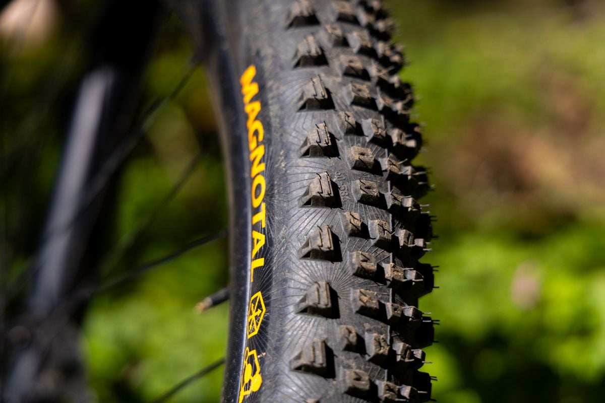 Continental Magnotal tread detail