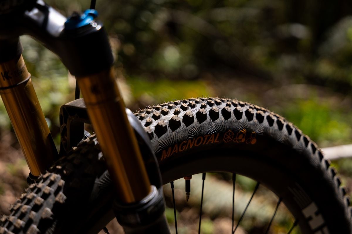 Continental Magnotal side profile