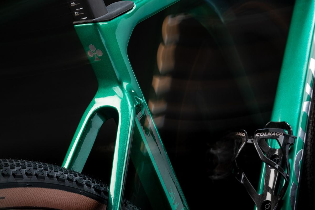 a detail of a green colnago g4-x with motion blur effects on a black background